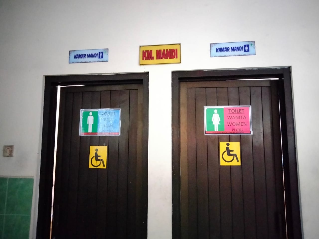 TOILET UMUM