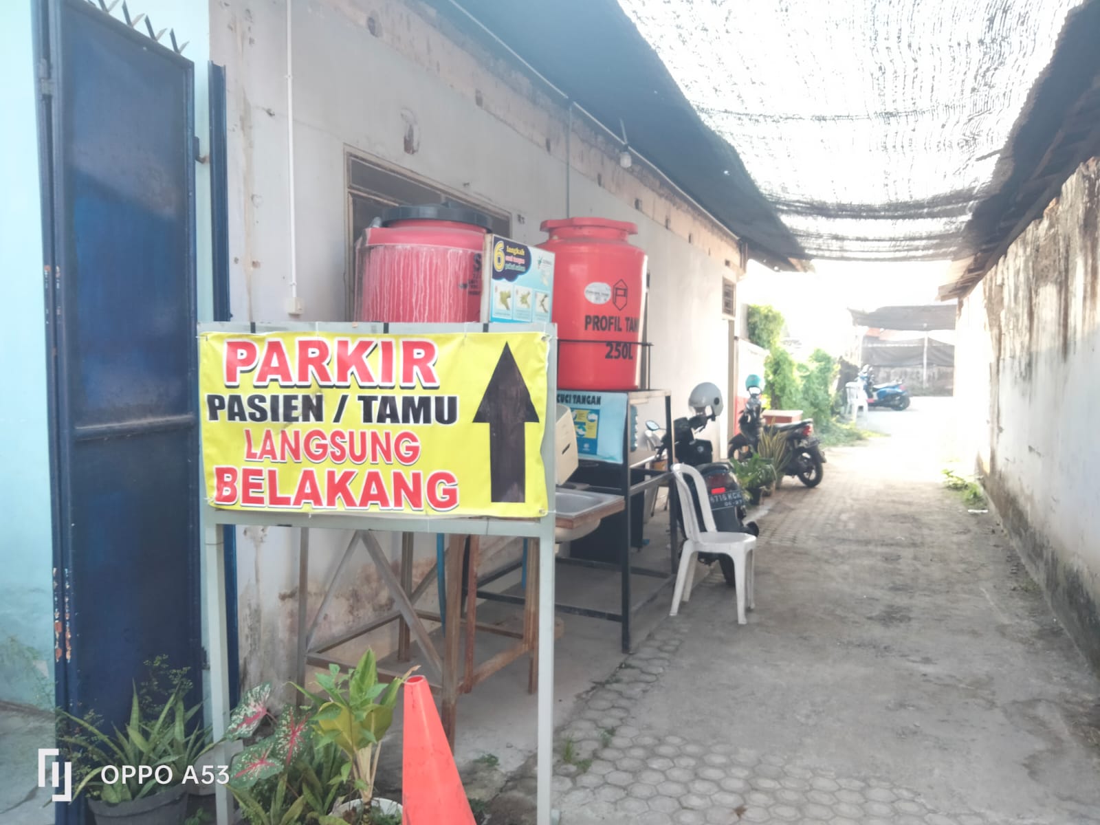 Tempat Parkir Kendaraan Pasien 