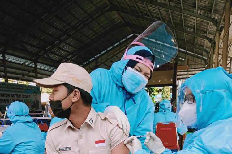 VAKSINASI DI SMKN 1 KOTA BLITAR